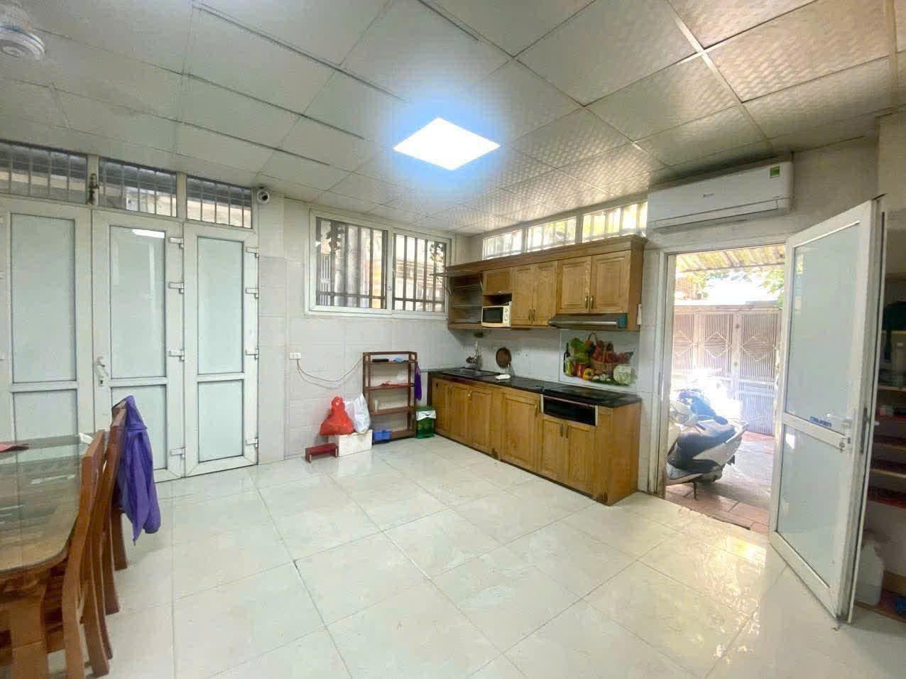 Cho thuê nhà nguyên căn ngõ 230 Phố Tân Mai 4 tầng x 55m2, 4 ngủ, 12 Triệu - Ảnh 1